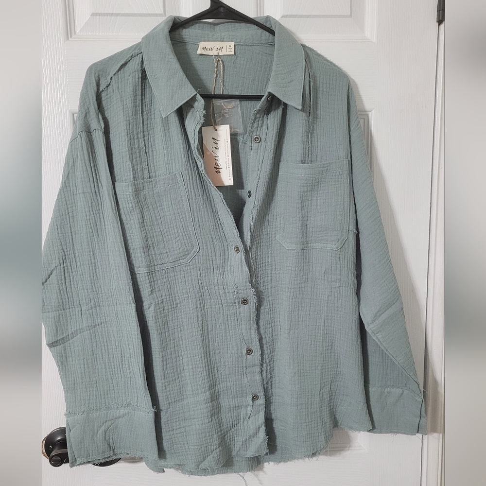 New with tags guaze Frayed hem top seafoam green color